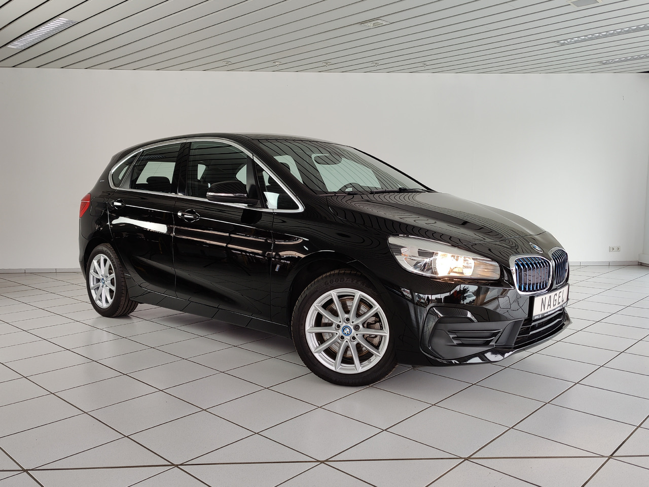 BMW 225 xe ActiveTourer iPerf. Advantage*Navi*SHZ* Hybrid 165kW - Limousine: das Bild 2 BMW 225 xe ActiveTourer iPerf. Advantage*Navi*SHZ* Hybrid 165kW - Limousine: das Bild 2