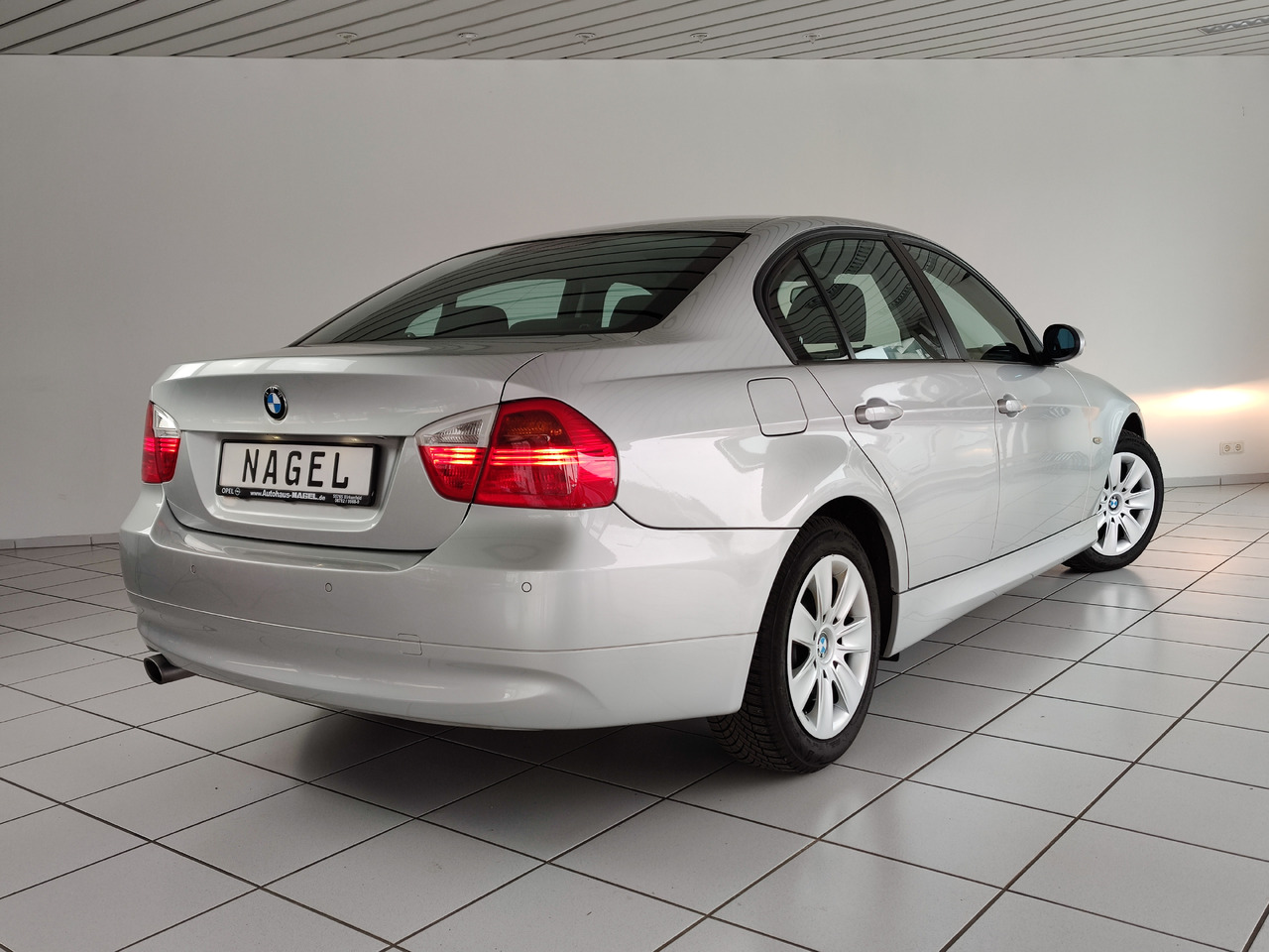 BMW 320i Audiosystem Professional, Automatik, PDC, Licht-Paket - Limousine: das Bild 5 BMW 320i Audiosystem Professional, Automatik, PDC, Licht-Paket - Limousine: das Bild 5