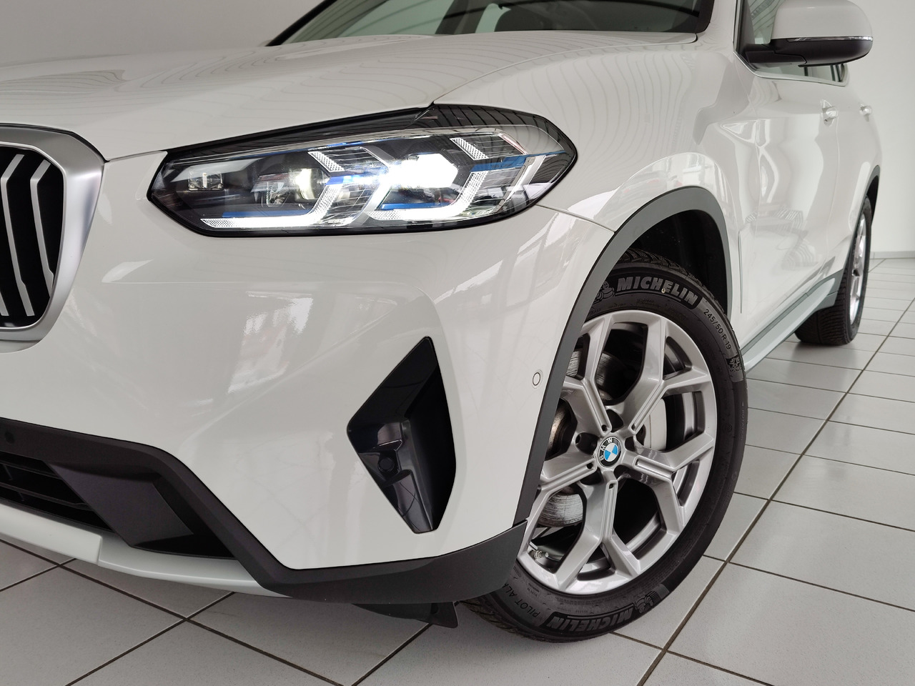 BMW X3 xDrive 30 i Live-Cockpit DAB Leder HiFi Headup - SUV/ Geländewagen: das Bild 2 BMW X3 xDrive 30 i Live-Cockpit DAB Leder HiFi Headup - SUV/ Geländewagen: das Bild 2