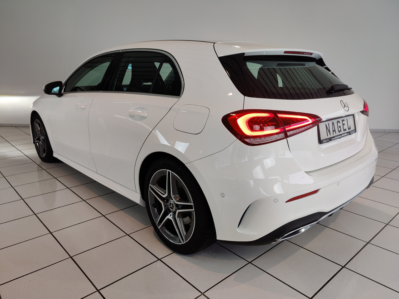 Mercedes-Benz A 200 7G-DCT AMG Line Kamera Navi LED SHZ - Limousine: das Bild 5 Mercedes-Benz A 200 7G-DCT AMG Line Kamera Navi LED SHZ - Limousine: das Bild 5