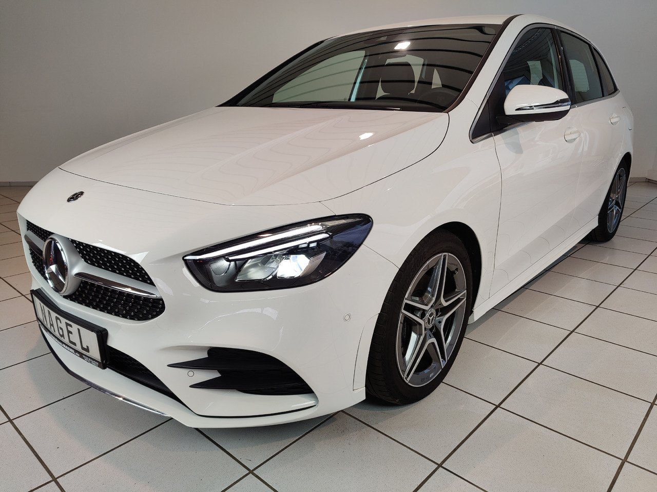 Mercedes-Benz B 200 d 8G-DCT AMG Line Kam Navi SHZ LED - PKW: das Bild 1 Mercedes-Benz B 200 d 8G-DCT AMG Line Kam Navi SHZ LED - PKW: das Bild 1