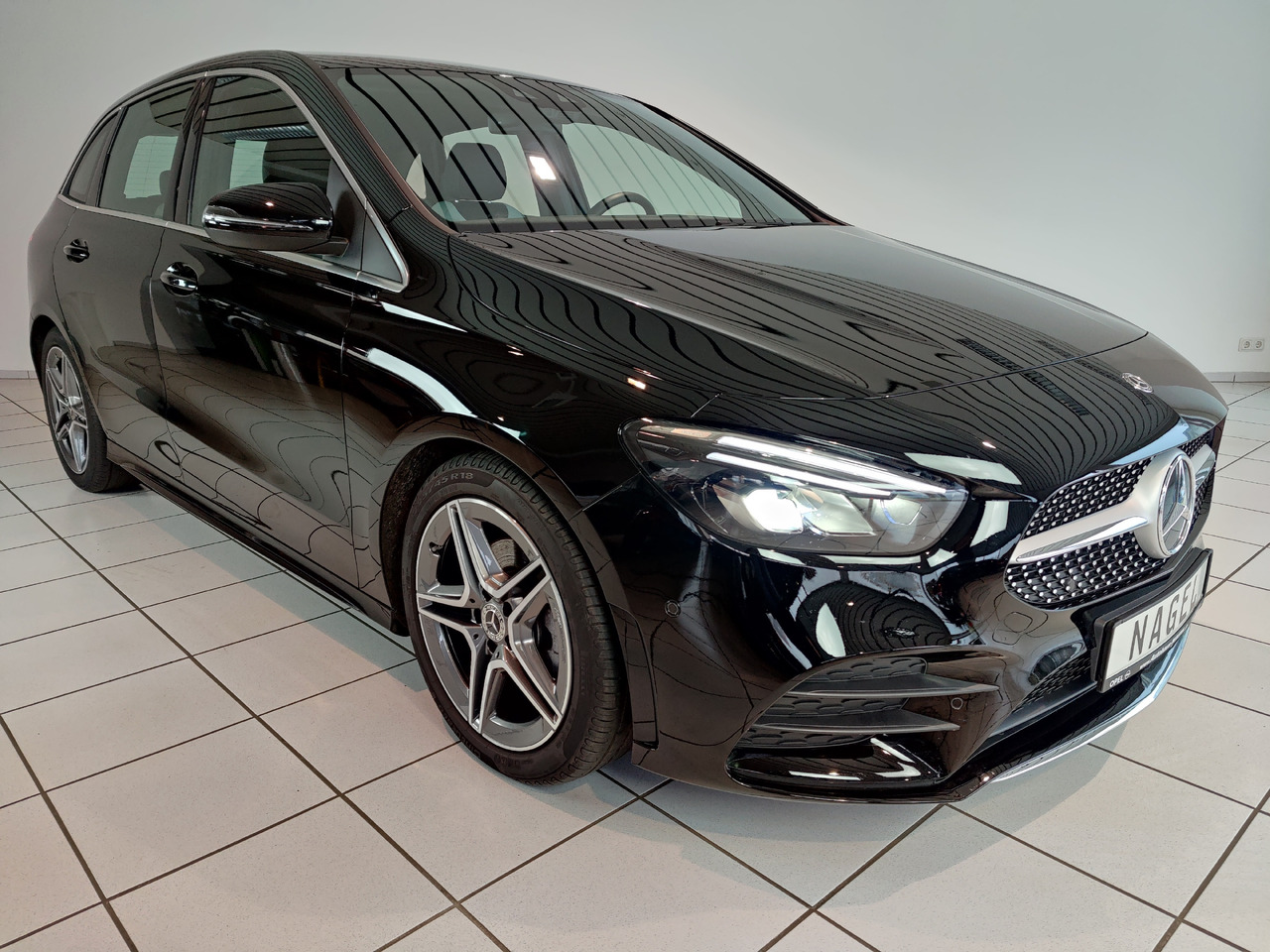 Mercedes-Benz B 200 d 8G-DCT AMG Line Navi LED Sport DAB Rükam - PKW: das Bild 2 Mercedes-Benz B 200 d 8G-DCT AMG Line Navi LED Sport DAB Rükam - PKW: das Bild 2