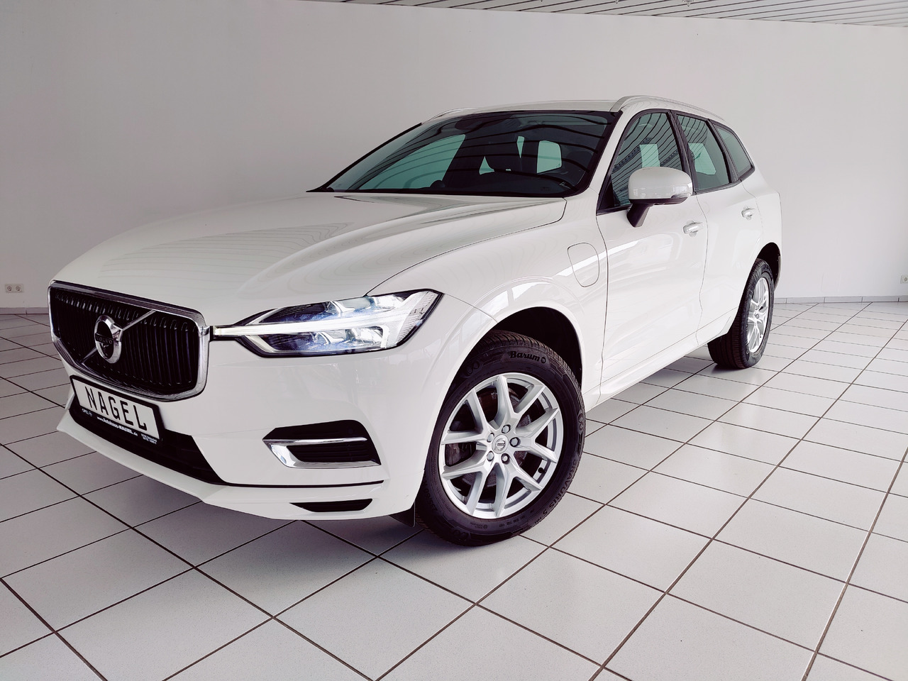 Volvo XC60 t8 twin engine Momentum Plug-In Hybrid AWD AHK Leder Navi - SUV/ Geländewagen: das Bild 1 Volvo XC60 t8 twin engine Momentum Plug-In Hybrid AWD AHK Leder Navi - SUV/ Geländewagen: das Bild 1