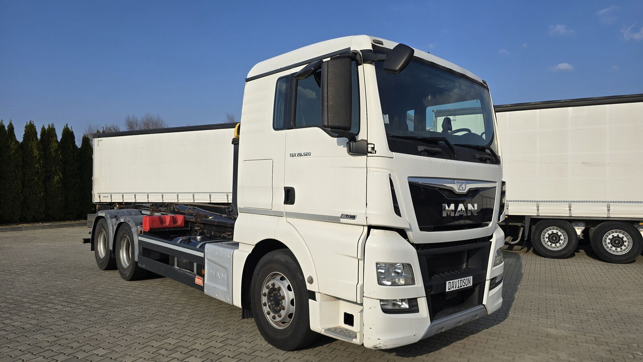 MAN TGX 28.520 - Abrollkipper: das Bild 3 MAN TGX 28.520 - Abrollkipper: das Bild 3