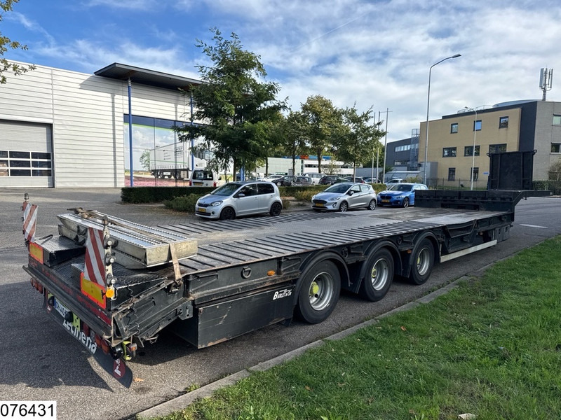Lecinena Semie 42,000 kg, steering axle - Tieflader Auflieger: das Bild 5 Lecinena Semie 42,000 kg, steering axle - Tieflader Auflieger: das Bild 5