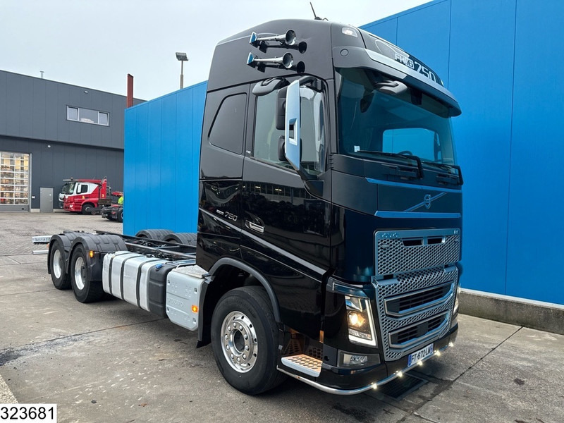 Volvo FH16 750 6X4, EURO 6, Retarder, PTO - Fahrgestell LKW: das Bild 2 Volvo FH16 750 6X4, EURO 6, Retarder, PTO - Fahrgestell LKW: das Bild 2