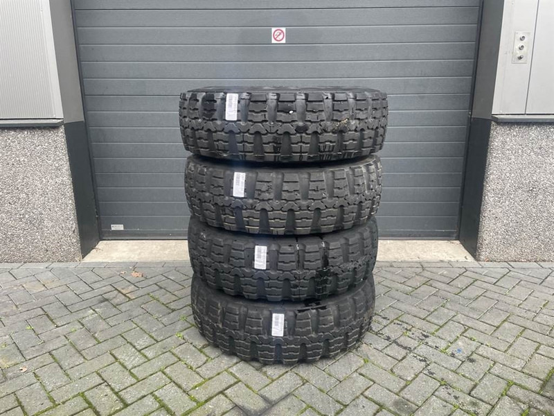 Atlas AR65-Continental 12.5R20-Tire/Reifen/Band - Felgen und Reifen für Baumaschine: das Bild 1 Atlas AR65-Continental 12.5R20-Tire/Reifen/Band - Felgen und Reifen für Baumaschine: das Bild 1