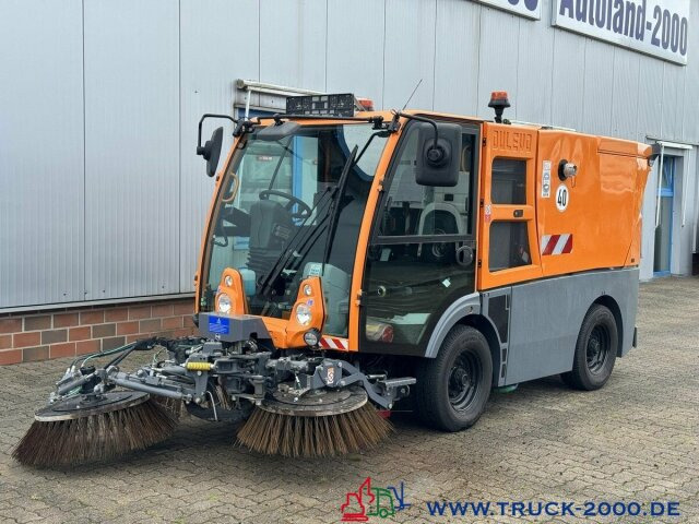 DULEVO 2000 3 Besen- 4x4Allrad- 4 Radlenkung - Kehrmaschine: das Bild 3 DULEVO 2000 3 Besen- 4x4Allrad- 4 Radlenkung - Kehrmaschine: das Bild 3