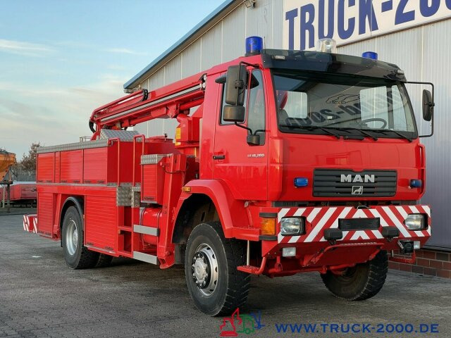 Feuerwehrfahrzeug MAN 18.280 4x4 Feuerwehr 25m Höhe Rettungskorb: das Bild 8