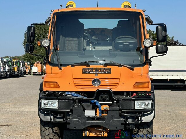 Schneeräumfahrzeug Unimog U400 Winterdienst Salzstreuer - *Schneeschild*: das Bild 9