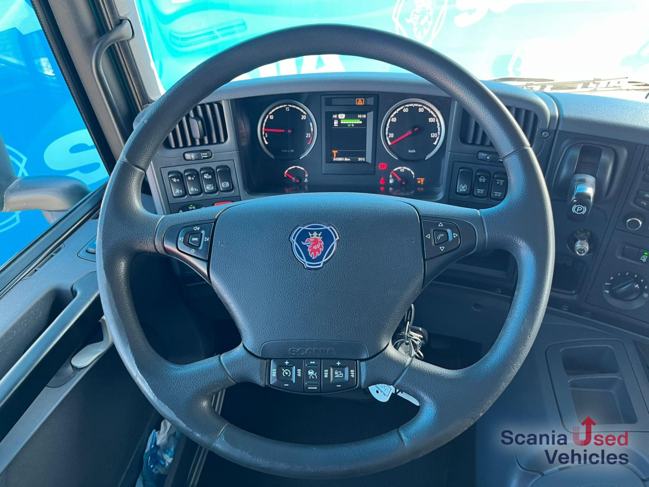 SCANIA P 320 DB6x2*4MNB RETARDER FULL AIR 8T TAIL LIFT 2T - Koffer LKW: das Bild 5 SCANIA P 320 DB6x2*4MNB RETARDER FULL AIR 8T TAIL LIFT 2T - Koffer LKW: das Bild 5