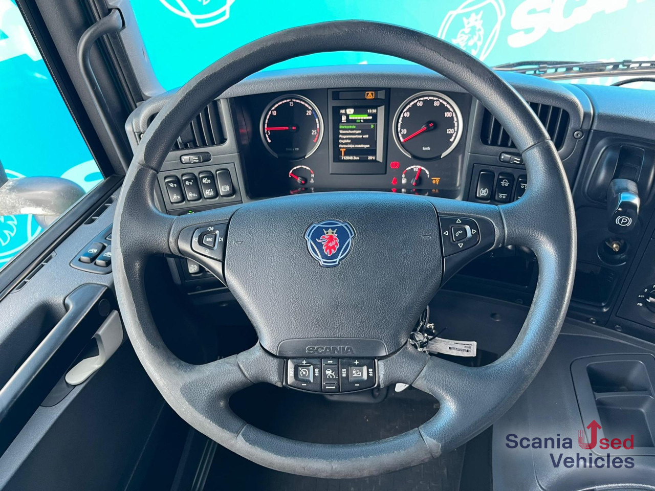 SCANIA P 410 DB6x2*4MNB RETARDER FULL AIR 8T TAIL LIFT 2T - Koffer LKW: das Bild 3 SCANIA P 410 DB6x2*4MNB RETARDER FULL AIR 8T TAIL LIFT 2T - Koffer LKW: das Bild 3