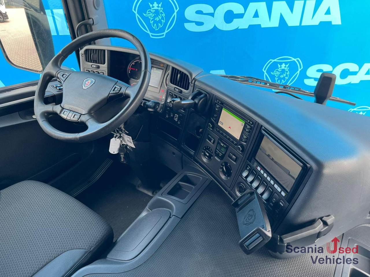 SCANIA P 410 DB6x2*4MNB RETARDER FULL AIR 8T TAIL LIFT 2T - Koffer LKW: das Bild 5 SCANIA P 410 DB6x2*4MNB RETARDER FULL AIR 8T TAIL LIFT 2T - Koffer LKW: das Bild 5