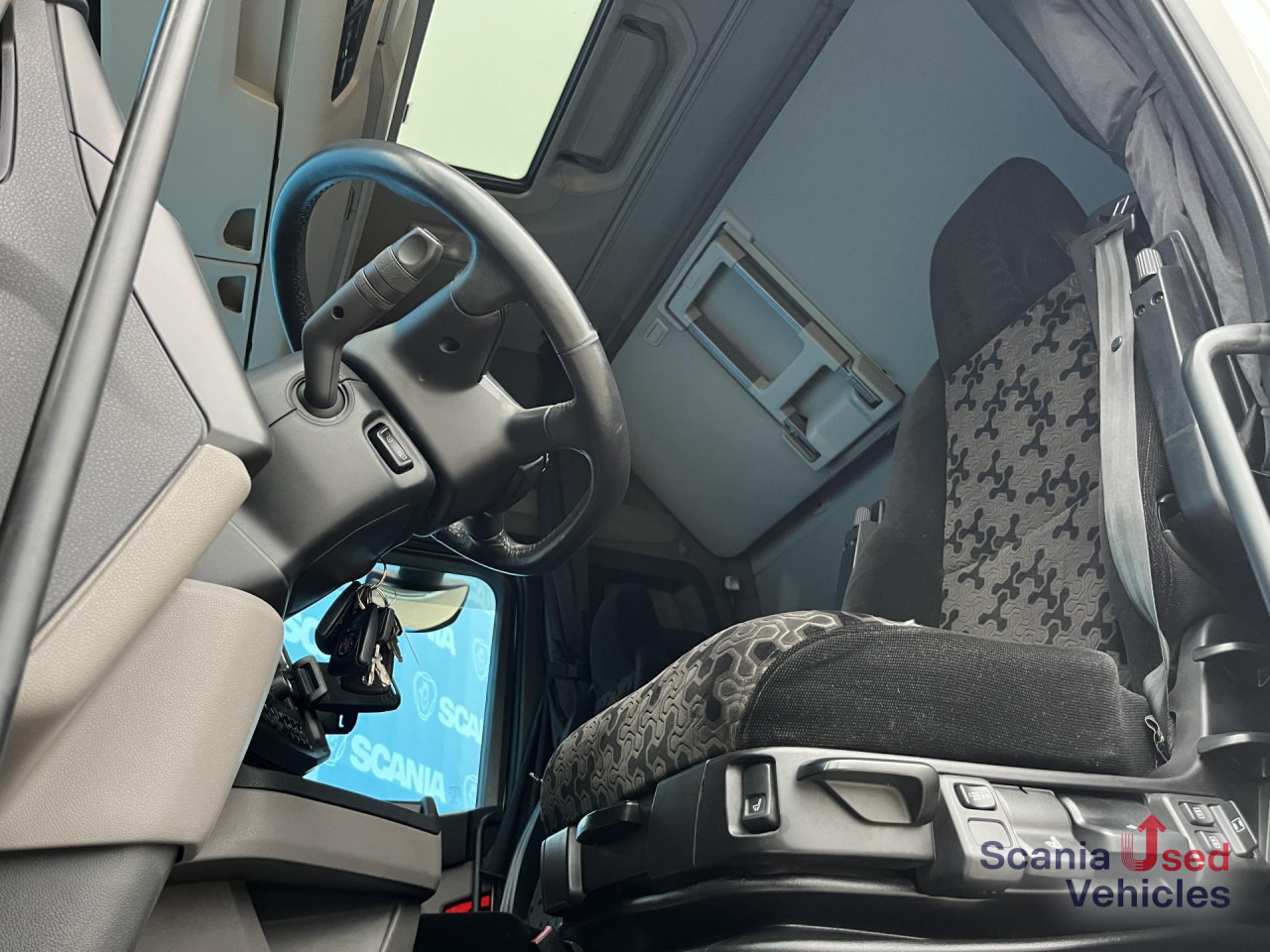 SCANIA R 450 A4x2NA LED NAVI SMART 2 - Sattelzugmaschine: das Bild 2 SCANIA R 450 A4x2NA LED NAVI SMART 2 - Sattelzugmaschine: das Bild 2