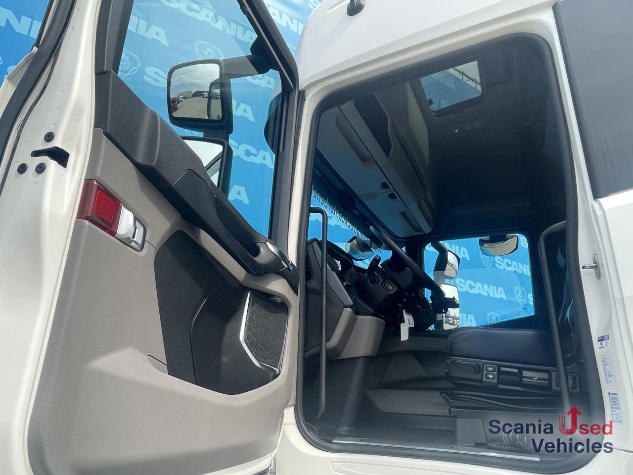 SCANIA R 450 A4x2NB DIFF-L RETARDER FULL AIR 8T LEATHER - Sattelzugmaschine: das Bild 2 SCANIA R 450 A4x2NB DIFF-L RETARDER FULL AIR 8T LEATHER - Sattelzugmaschine: das Bild 2