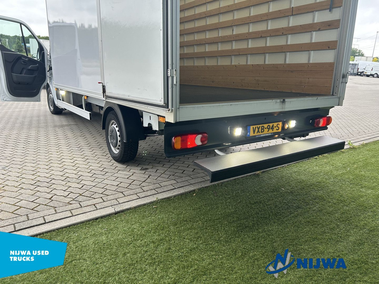 Fahrgestell LKW Renault Master T35 165 Navigatie + Achteruitrijcamera: das Bild 15