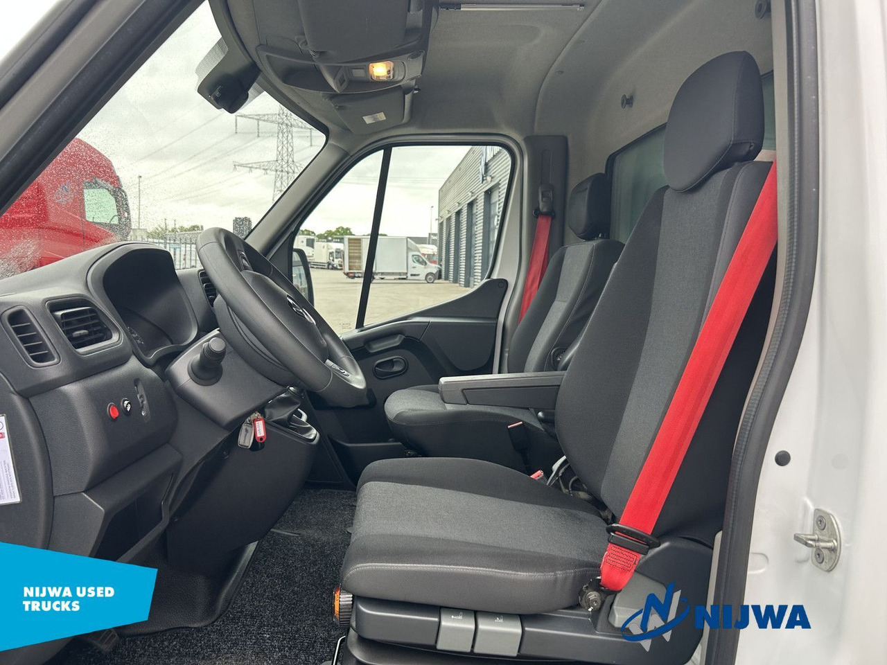 Fahrgestell LKW Renault Master T35 165 Navigatie + Achteruitrijcamera: das Bild 17