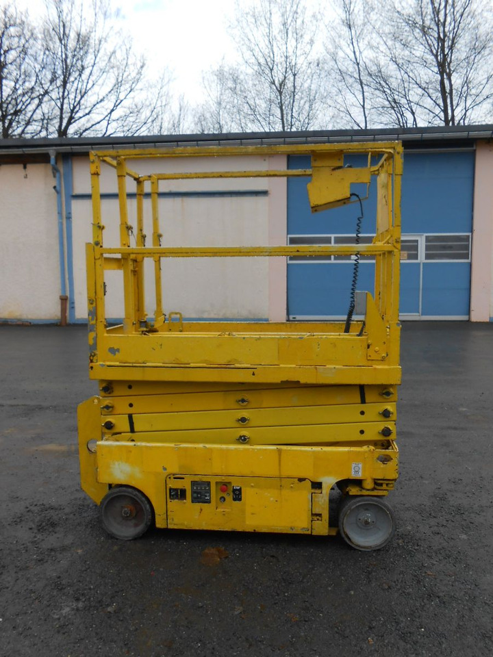LKW mit Arbeitsbühne Genie GS 1930, Scherenarbeitsbühne Genie 8 m: das Bild 24