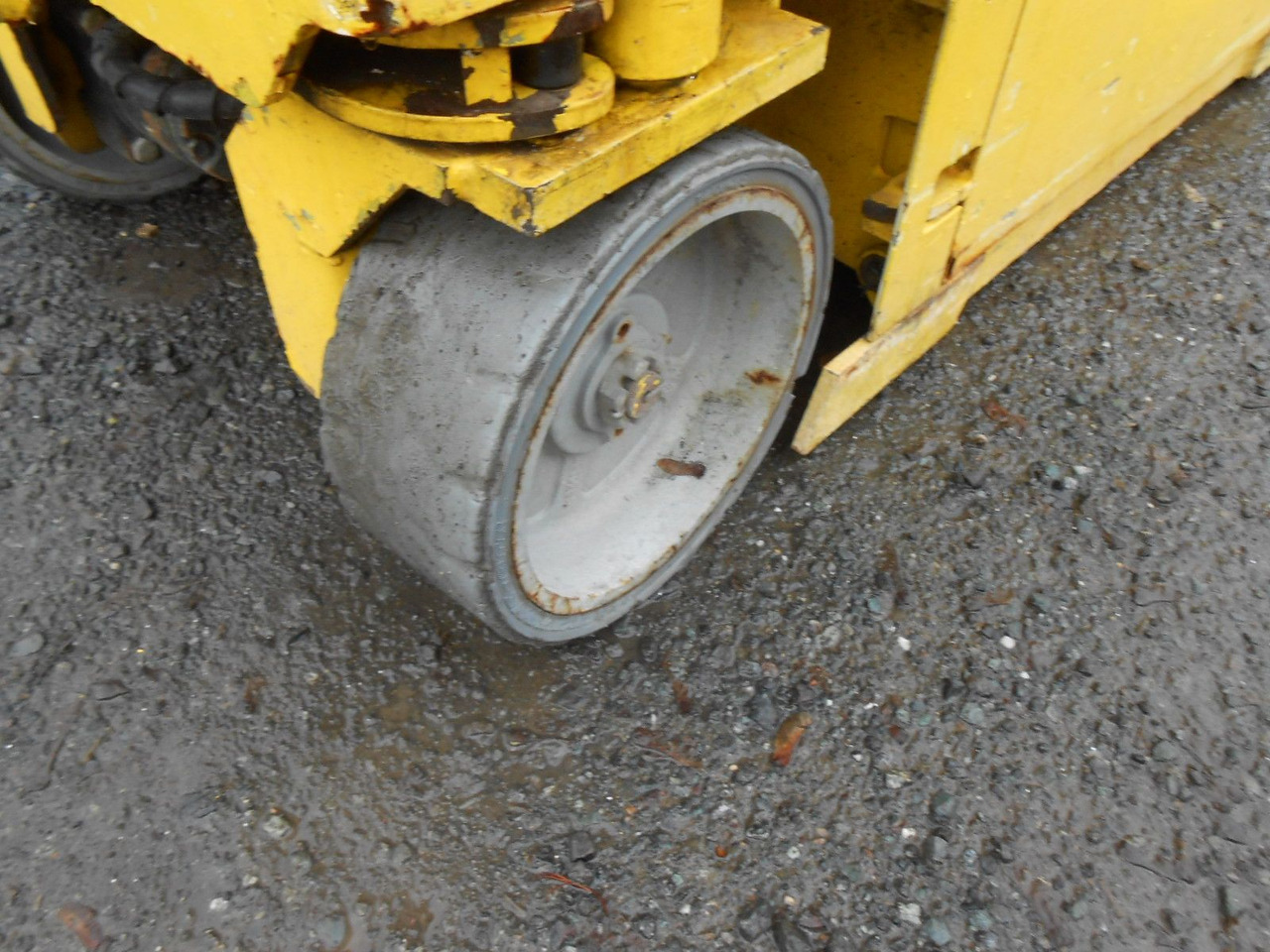 LKW mit Arbeitsbühne Genie GS 1930, Scherenarbeitsbühne Genie 8 m: das Bild 13
