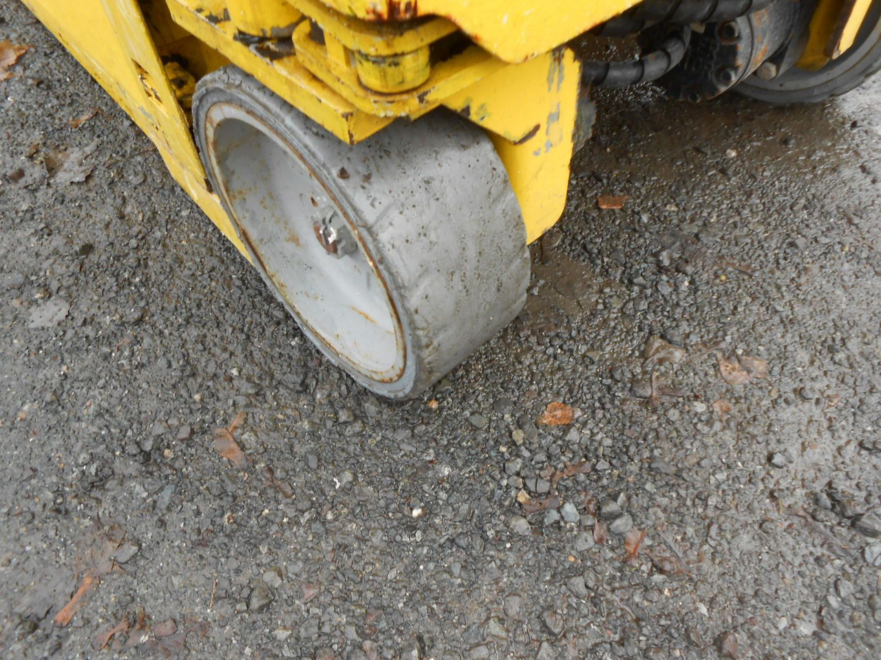 LKW mit Arbeitsbühne Genie GS 1930, Scherenarbeitsbühne Genie 8 m: das Bild 14