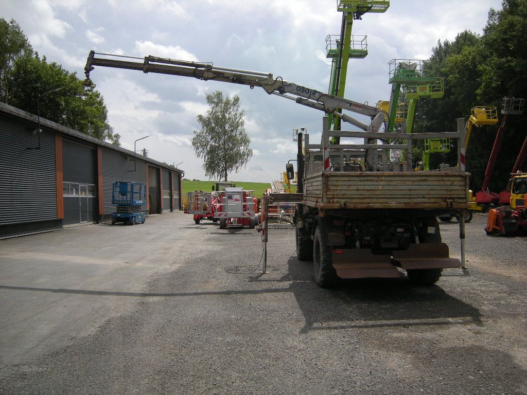 Mercedes-Benz Unimog U1250 mit Kran MKG 105 - Kipper Transporter: das Bild 4 Mercedes-Benz Unimog U1250 mit Kran MKG 105 - Kipper Transporter: das Bild 4