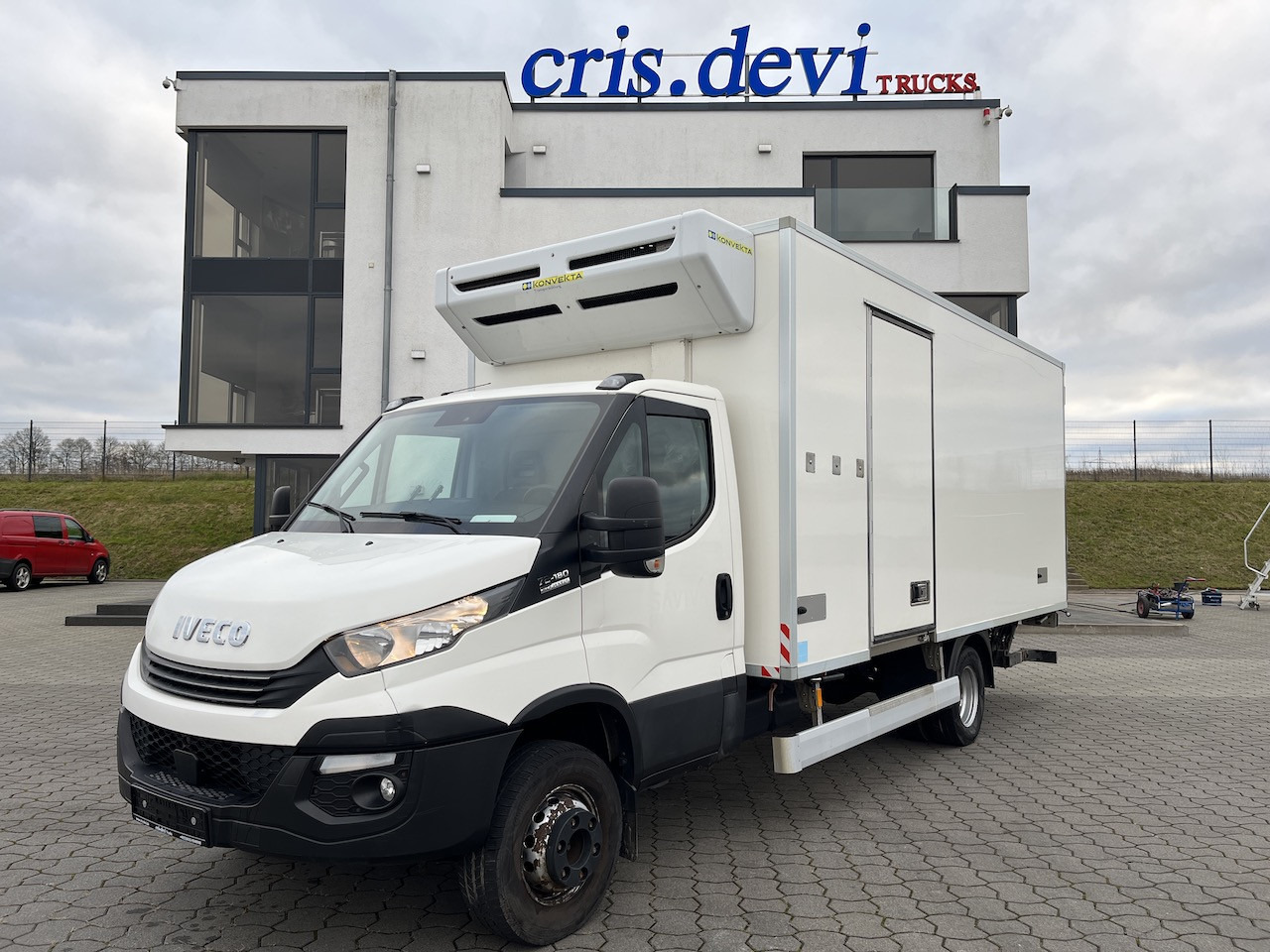 Iveco 70C18 Daily Tiefkühlkoffer mit Ladebordwand - Kühltransporter: das Bild 1 Iveco 70C18 Daily Tiefkühlkoffer mit Ladebordwand - Kühltransporter: das Bild 1
