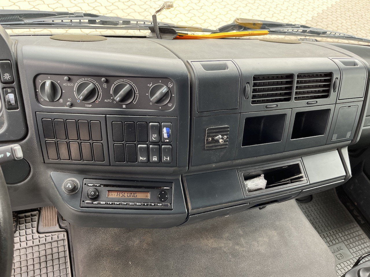 MAN TGL 8.220 4x2 Pritsche AHK - Pritsche Transporter: das Bild 2 MAN TGL 8.220 4x2 Pritsche AHK - Pritsche Transporter: das Bild 2