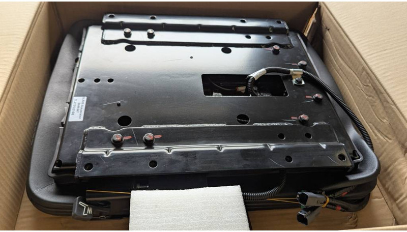 Komatsu WA380-8 SEAT ASS'Y 421-S33-6790 - Fahrerhaus und Interieur für Baumaschine: das Bild 4 Komatsu WA380-8 SEAT ASS'Y 421-S33-6790 - Fahrerhaus und Interieur für Baumaschine: das Bild 4