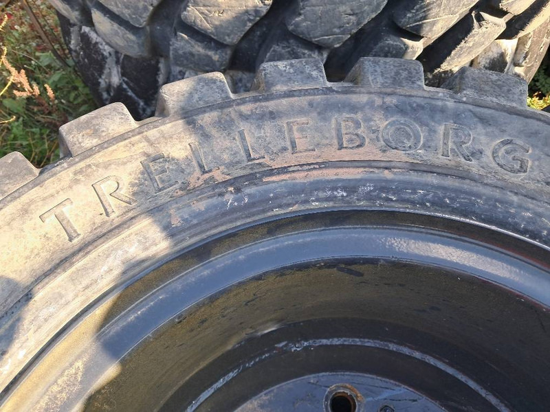 Trelleborg Excavator 10.00-20 SOLID (8 tyres) - Felgen und Reifen für Baumaschine: das Bild 3 Trelleborg Excavator 10.00-20 SOLID (8 tyres) - Felgen und Reifen für Baumaschine: das Bild 3