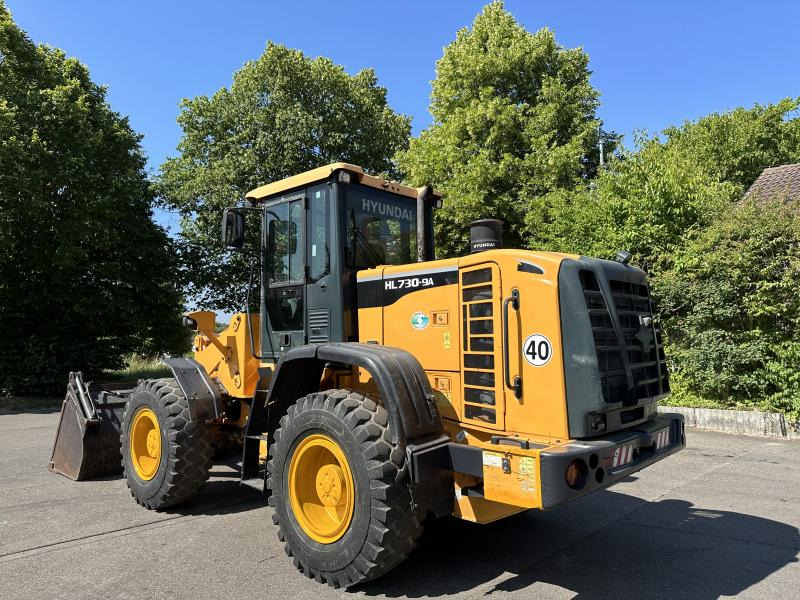 Hyundai HL730-9A 4X4 Radlader Mulch-/Klappschaufel KLIMA A HL730-9A 4X4 Radlader Mulch-/Klappschaufel KLIMA A/C - Radlader: das Bild 4 Hyundai HL730-9A 4X4 Radlader Mulch-/Klappschaufel KLIMA A HL730-9A 4X4 Radlader Mulch-/Klappschaufel KLIMA A/C - Radlader: das Bild 4