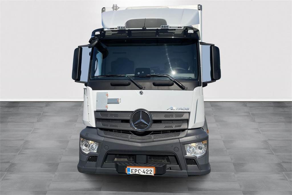 Mercedes-Benz Actros 1827 4x2 8,7m umpikori+PL nostin - Koffer LKW: das Bild 3 Mercedes-Benz Actros 1827 4x2 8,7m umpikori+PL nostin - Koffer LKW: das Bild 3