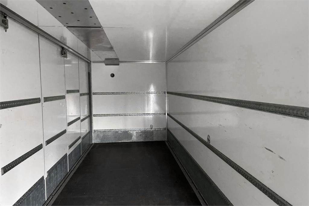 Mercedes-Benz Actros 1827 4x2 8,7m umpikori+PL nostin - Isotherm LKW: das Bild 5 Mercedes-Benz Actros 1827 4x2 8,7m umpikori+PL nostin - Isotherm LKW: das Bild 5