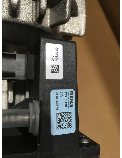 Volvo VOE 22425313 Luftpumpe COMBUSTION AIR BLOWER - Motor für Baumaschine: das Bild 5 Volvo VOE 22425313 Luftpumpe COMBUSTION AIR BLOWER - Motor für Baumaschine: das Bild 5