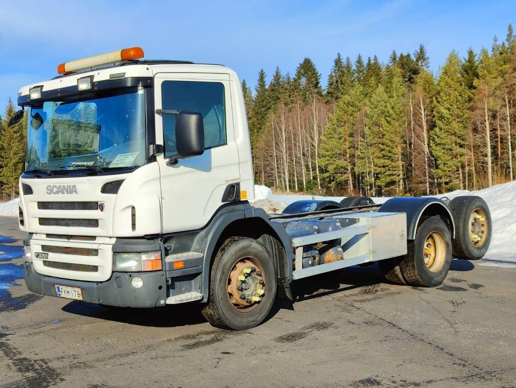 Scania P 320 - Fahrgestell LKW: das Bild 1 Scania P 320 - Fahrgestell LKW: das Bild 1