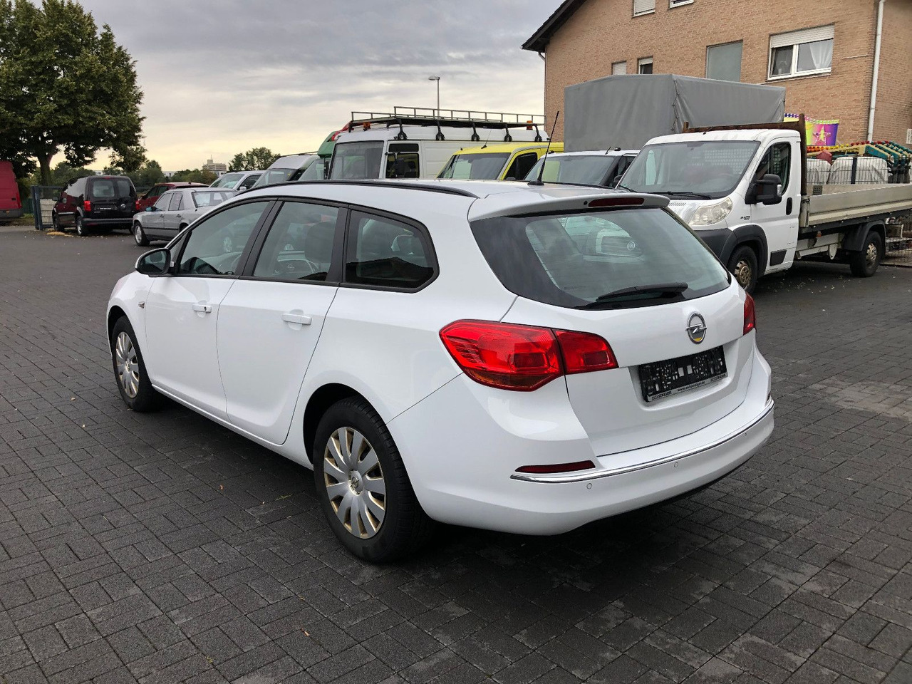 Opel Astra J 1.6 CDTi Sports Tourer Edition - Kombi: das Bild 4 Opel Astra J 1.6 CDTi Sports Tourer Edition - Kombi: das Bild 4