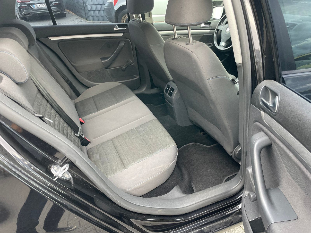 Limousine Volkswagen Golf V Lim. Tour 1.4i: das Bild 17