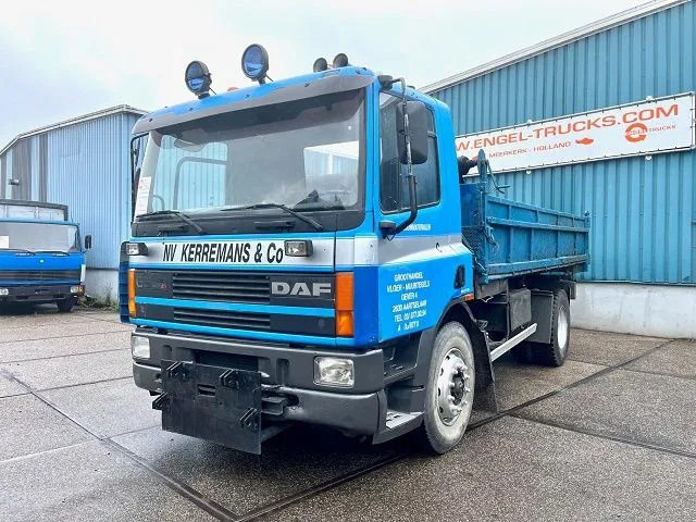 DAF 65.210 ATI 4x2 FULL STEEL KIPPER (EURO 2 / MANUAL GEARBOX / FULL STEEL SUSPENSION / P.T.O.) - Kipper: das Bild 1 DAF 65.210 ATI 4x2 FULL STEEL KIPPER (EURO 2 / MANUAL GEARBOX / FULL STEEL SUSPENSION / P.T.O.) - Kipper: das Bild 1