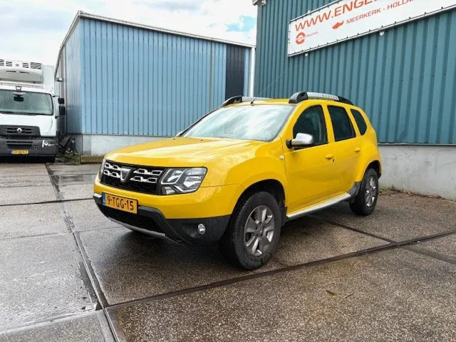 Dacia Duster 1.5DCI 4x4 MINI MPV (6 GEARS MANUAL GEARBOX / AIRCONDITIONING / CRUISE CONTROL / ETC.) - PKW: das Bild 1 Dacia Duster 1.5DCI 4x4 MINI MPV (6 GEARS MANUAL GEARBOX / AIRCONDITIONING / CRUISE CONTROL / ETC.) - PKW: das Bild 1