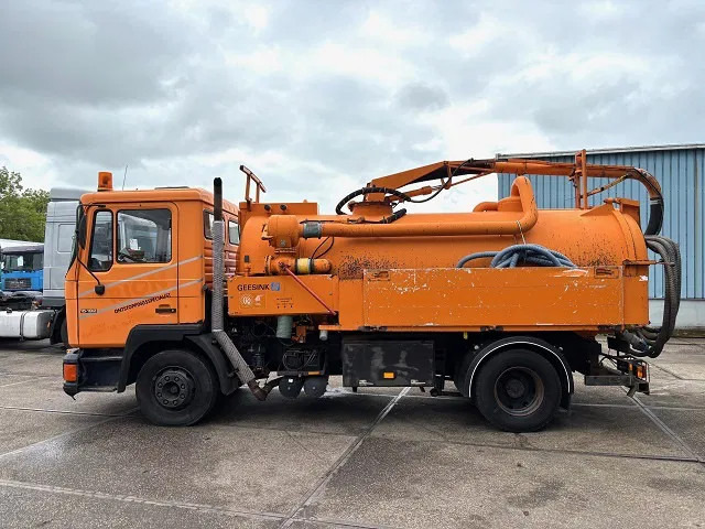 MAN F 15.192 (6-CILINDER) WITH GEESINK VACUUM TANK (MANUAL GEARBOX / P.T.O.) ORIGINAL DUTCH TRUCK - Saug-/ Spülfahrzeug: das Bild 5 MAN F 15.192 (6-CILINDER) WITH GEESINK VACUUM TANK (MANUAL GEARBOX / P.T.O.) ORIGINAL DUTCH TRUCK - Saug-/ Spülfahrzeug: das Bild 5