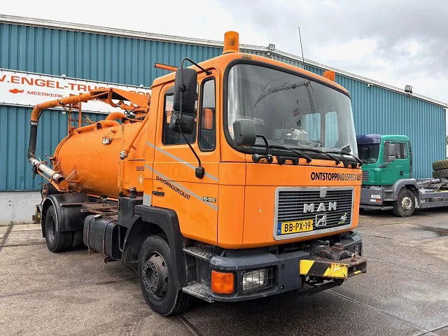 MAN F 15.192 (6-CILINDER) WITH GEESINK VACUUM TANK (MANUAL GEARBOX / P.T.O.) ORIGINAL DUTCH TRUCK - Saug-/ Spülfahrzeug: das Bild 2 MAN F 15.192 (6-CILINDER) WITH GEESINK VACUUM TANK (MANUAL GEARBOX / P.T.O.) ORIGINAL DUTCH TRUCK - Saug-/ Spülfahrzeug: das Bild 2