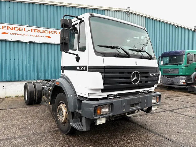 Mercedes-Benz SK 1824 K (ONLY 226.000 KM!) 4x2 FULL STEEL CHASSIS (MANUAL GEARBOX / REDUCTION AXLE / FULL STEEL SUSPENSION / P.T.O.) - Fahrgestell LKW: das Bild 2 Mercedes-Benz SK 1824 K (ONLY 226.000 KM!) 4x2 FULL STEEL CHASSIS (MANUAL GEARBOX / REDUCTION AXLE / FULL STEEL SUSPENSION / P.T.O.) - Fahrgestell LKW: das Bild 2