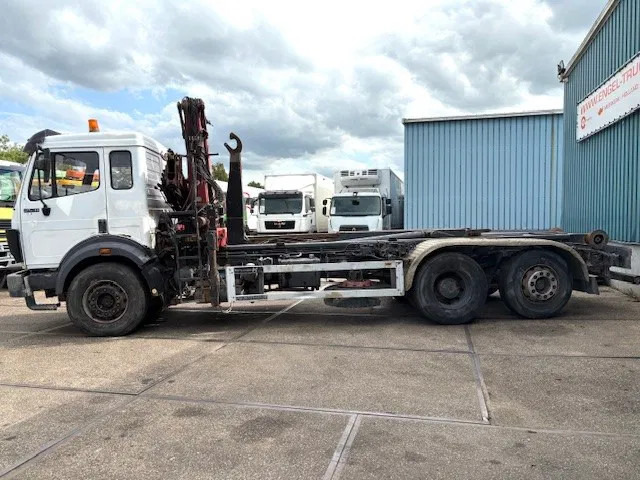 Mercedes-Benz SK 2527 6x2 HOOK-ARM SYSTEM WITH HMF CRANE (V6 ENGINE / ZF MANUAL GEARBOX / REDUCTION AXLE / STEEL SUSPENSION / P.T.O.) - Abrollkipper, Autokran: das Bild 5 Mercedes-Benz SK 2527 6x2 HOOK-ARM SYSTEM WITH HMF CRANE (V6 ENGINE / ZF MANUAL GEARBOX / REDUCTION AXLE / STEEL SUSPENSION / P.T.O.) - Abrollkipper, Autokran: das Bild 5