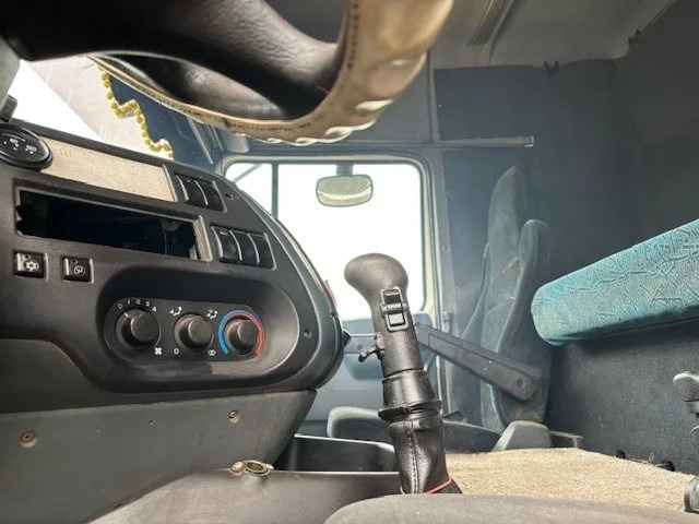 Sattelzugmaschine DAF 95.380 XF SPACECAB (EURO 2 (MECHANICAL PUMP & INJECTORS) / ZF16 MANUAL GEARBOX / AIRCONDITIONING): das Bild 8 Sattelzugmaschine DAF 95.380 XF SPACECAB (EURO 2 (MECHANICAL PUMP & INJECTORS) / ZF16 MANUAL GEARBOX / AIRCONDITIONING): das Bild 8