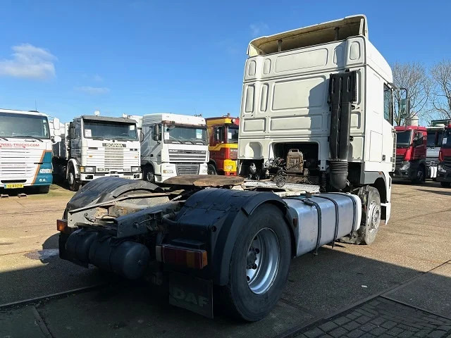 DAF 95.380 XF SPACECAB (EURO 2 / ZF16 MANUAL GEARBOX / D.E.B. ENGINE BRAKE / AIRCONDITIONING) - Sattelzugmaschine: das Bild 3 DAF 95.380 XF SPACECAB (EURO 2 / ZF16 MANUAL GEARBOX / D.E.B. ENGINE BRAKE / AIRCONDITIONING) - Sattelzugmaschine: das Bild 3