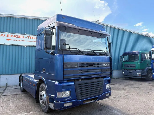 DAF 95.380 XF SPACECAB (EURO 2 / ZF16 MANUAL GEARBOX / HYDRAULIC KIT / P.T.O. / SIDE SKIRTS / AIRCONDITIONING) - Sattelzugmaschine: das Bild 2 DAF 95.380 XF SPACECAB (EURO 2 / ZF16 MANUAL GEARBOX / HYDRAULIC KIT / P.T.O. / SIDE SKIRTS / AIRCONDITIONING) - Sattelzugmaschine: das Bild 2