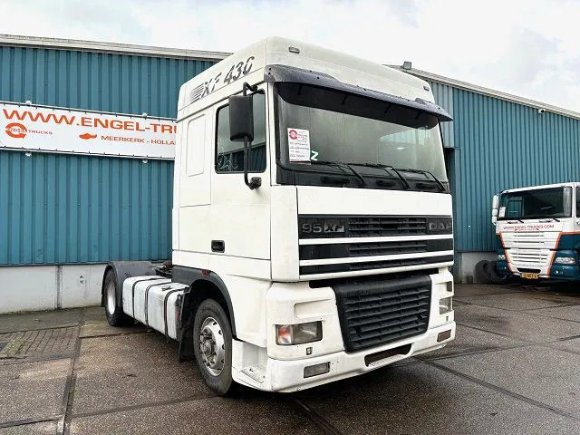 DAF 95.430 XF SPACECAB (EURO 3 / ZF16 MANUAL GEARBOX / ZF-INTARDER / AIRCONDITIONING) - Sattelzugmaschine: das Bild 2 DAF 95.430 XF SPACECAB (EURO 3 / ZF16 MANUAL GEARBOX / ZF-INTARDER / AIRCONDITIONING) - Sattelzugmaschine: das Bild 2