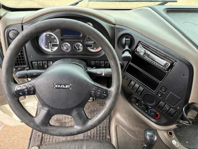 DAF XF 105.460 ATE SPACECAB 4x2 ONLY 835.500 KM (ZF-MANUAL GEARBOX / ZF-INTARDER / AIRCONDITIONING / EURO 5) - Sattelzugmaschine: das Bild 5 DAF XF 105.460 ATE SPACECAB 4x2 ONLY 835.500 KM (ZF-MANUAL GEARBOX / ZF-INTARDER / AIRCONDITIONING / EURO 5) - Sattelzugmaschine: das Bild 5