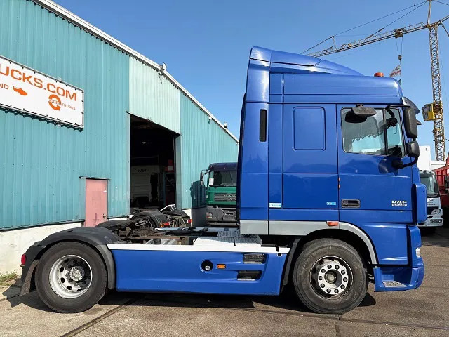 DAF XF 105.460 ATE SPACECAB (ZF16 MANUAL GEARBOX / HYDRAULIC KIT / P.T.O. / ADR-VLG / FULL SPOILERSET / FRIDGE) - Sattelzugmaschine: das Bild 4 DAF XF 105.460 ATE SPACECAB (ZF16 MANUAL GEARBOX / HYDRAULIC KIT / P.T.O. / ADR-VLG / FULL SPOILERSET / FRIDGE) - Sattelzugmaschine: das Bild 4
