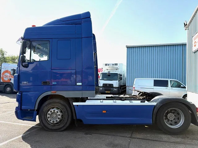 DAF XF 105.460 ATE SPACECAB (ZF16 MANUAL GEARBOX / HYDRAULIC KIT / P.T.O. / ADR-VLG / FULL SPOILERSET / FRIDGE) - Sattelzugmaschine: das Bild 5 DAF XF 105.460 ATE SPACECAB (ZF16 MANUAL GEARBOX / HYDRAULIC KIT / P.T.O. / ADR-VLG / FULL SPOILERSET / FRIDGE) - Sattelzugmaschine: das Bild 5