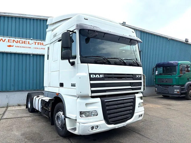 DAF XF 105.460 SPACECAB (2 IDENTICAL UNITS AVAILBLE) (ZF16 MANUAL GEARBOX / MX-BRAKE / 870+430 LITER TANK / FRIDGE / AIRCONDITIONING - Sattelzugmaschine: das Bild 2 DAF XF 105.460 SPACECAB (2 IDENTICAL UNITS AVAILBLE) (ZF16 MANUAL GEARBOX / MX-BRAKE / 870+430 LITER TANK / FRIDGE / AIRCONDITIONING - Sattelzugmaschine: das Bild 2
